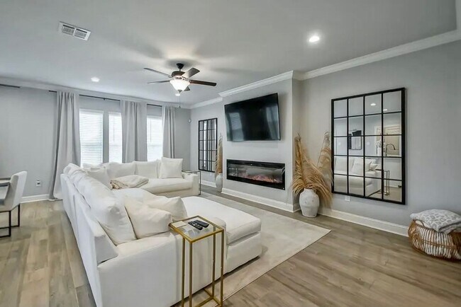 Foto del edificio - Luxurious 4BR Home with Office & Loft in Gonzales – Top Schools!