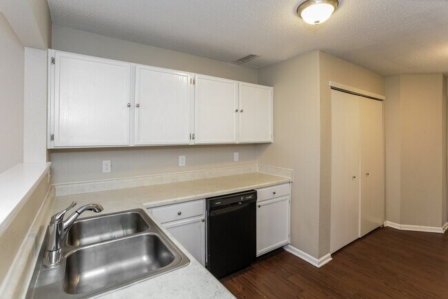 Foto del edificio - 1170 Freemont Ln