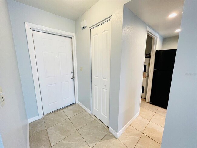 Building Photo - 11014 Knollview Way