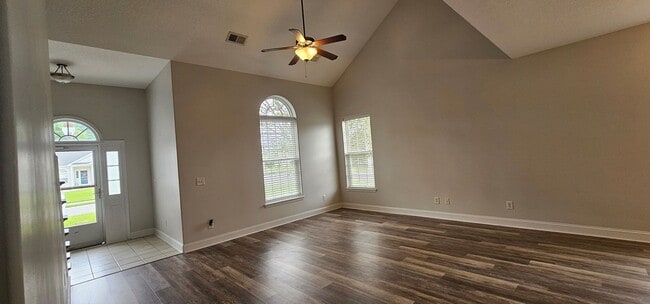 Building Photo - Rental in Desireable Hunters Ridge