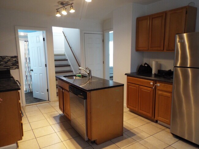 Building Photo - 213 Buckingham Ave