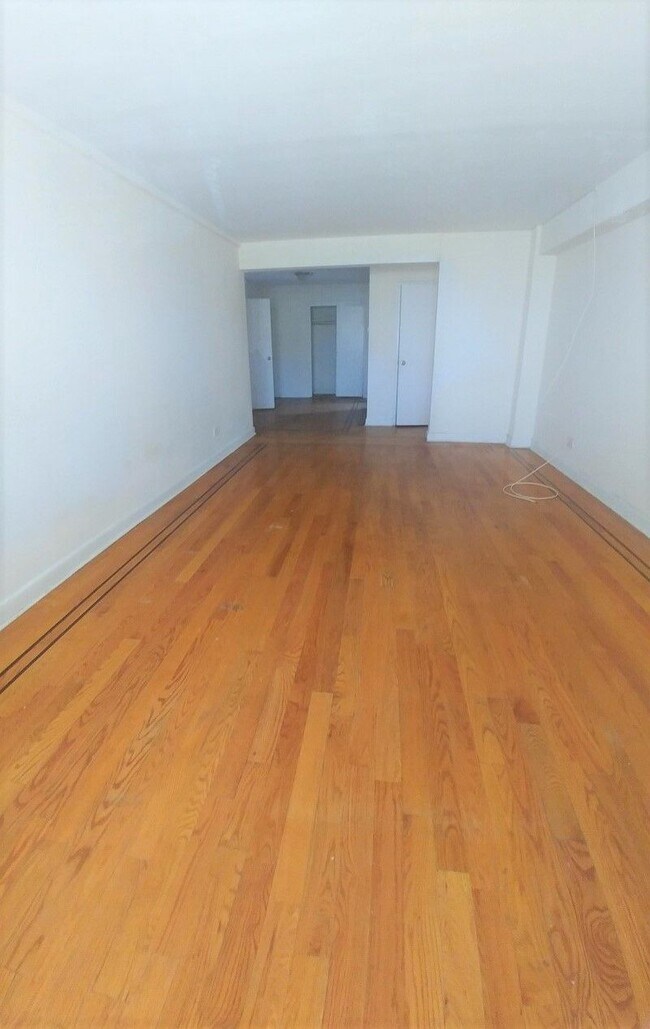 Building Photo - 45-15 Colden St
