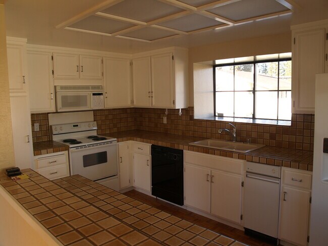 Building Photo - DANVILLE, 3BD/2BA Single Story Family Home...