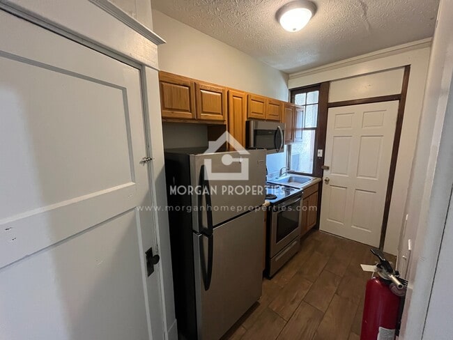 Building Photo - 302 S 12th St