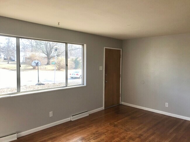 Building Photo - House for rent 3 bedroom 2 bath