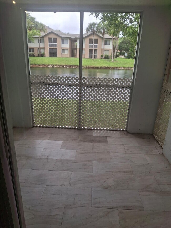 Foto del edificio - 9833 Westview Dr