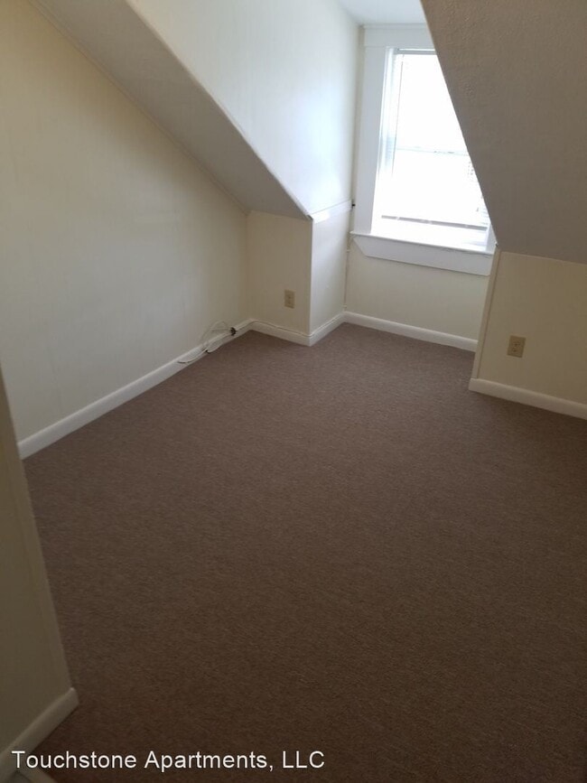 Building Photo - 19 Central St