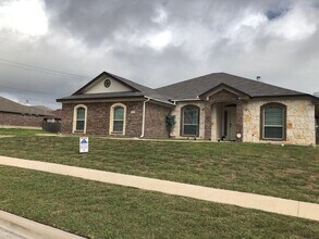 Building Photo - 301 Vega Ln