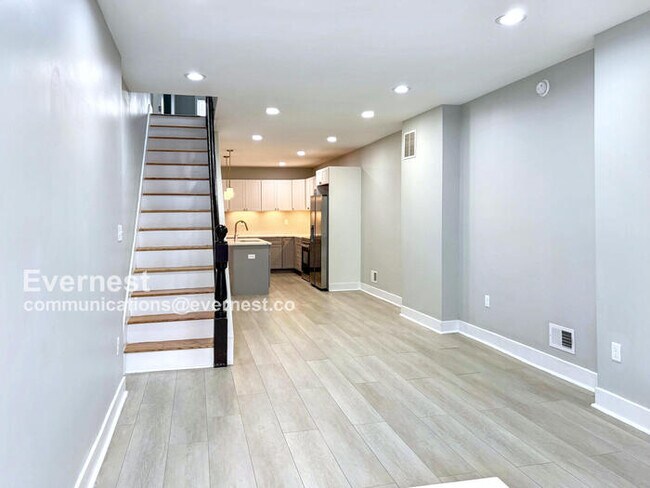 Building Photo - 260 S Highland Ave