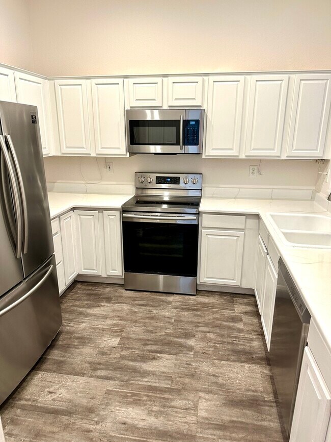Foto del edificio - Gorgeous 2 bedroom / 2 bath condo in The E...