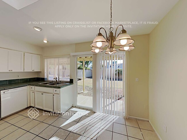 Building Photo - 4019 E St John Rd