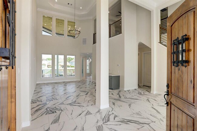 Building Photo - 611 Appia Dr