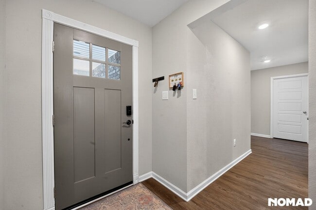 Building Photo - 1008 Enclave Cir