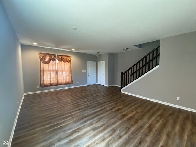 Building Photo - 5668 Grosbeak Dr