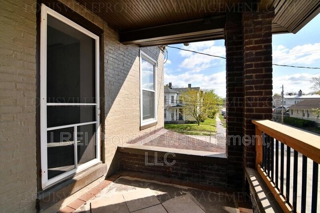 Building Photo - 531 E Chestnut St