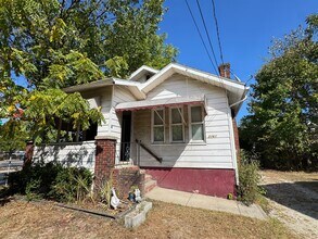 Building Photo - 2161 East Ave