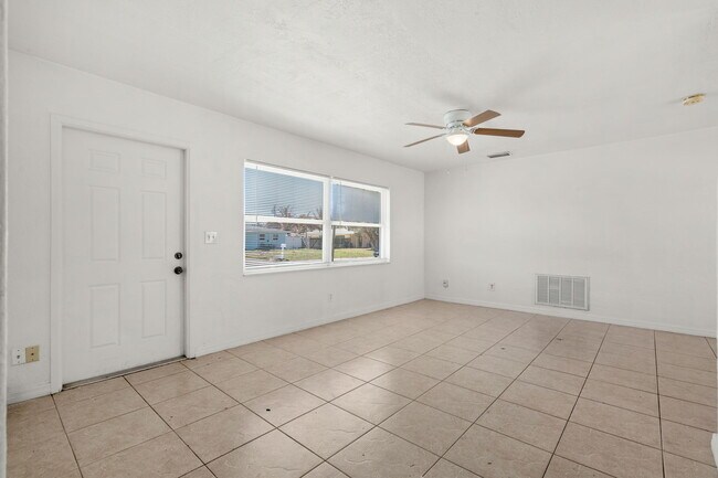 Foto del edificio - 480 Falmouth Ave