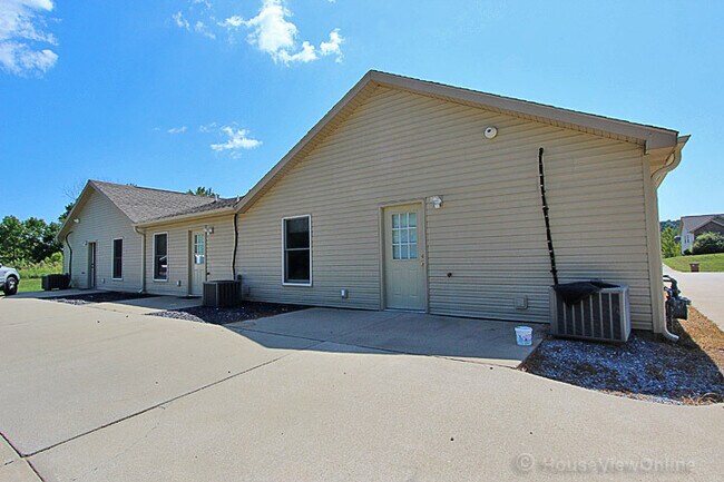 Building Photo - Spacious 2 Bedroom in Cape
