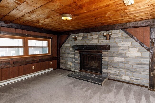 Foto del edificio - 385 E Broadway