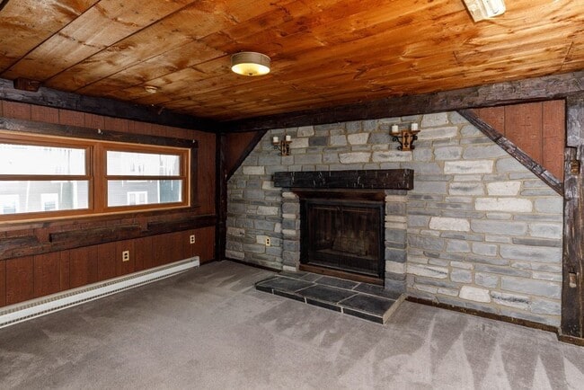 Building Photo - 385 E Broadway