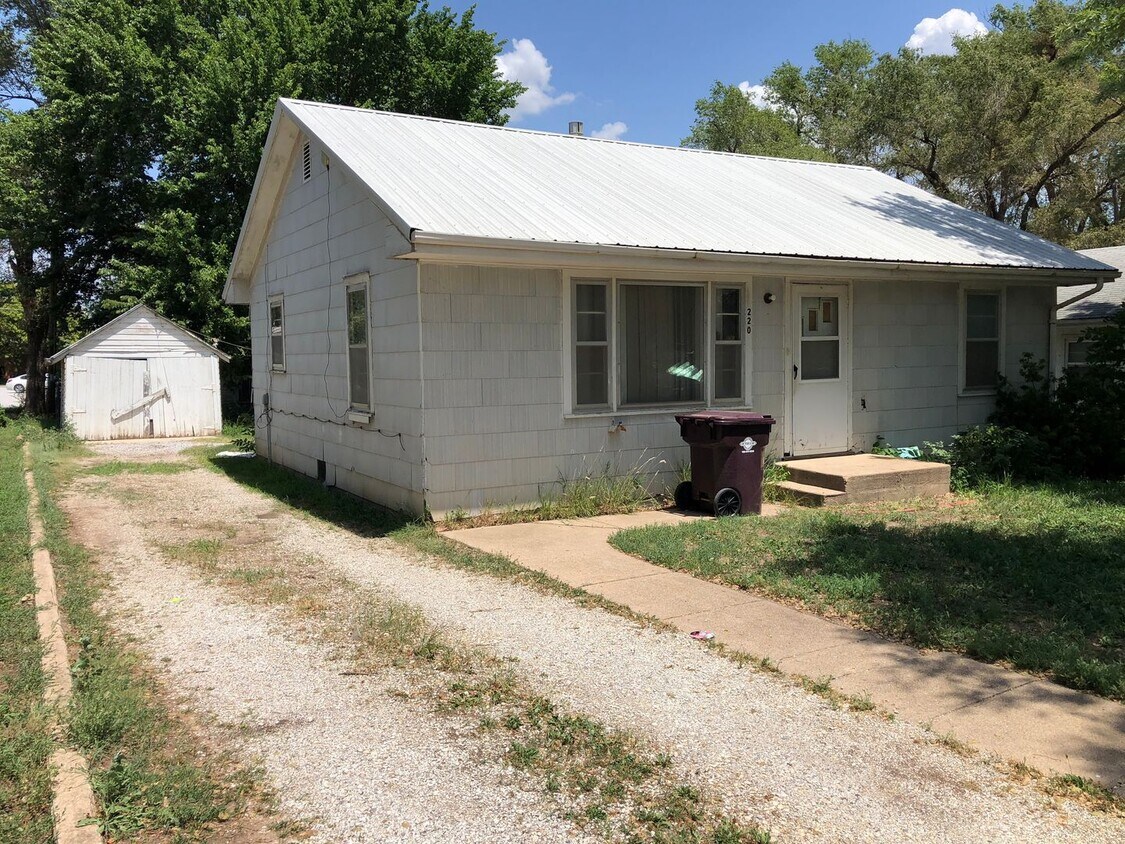 220 E Thornton St, Moundridge, KS 67107 House Rental in Moundridge