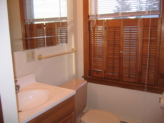 Bathroom - 31 Woodbury Ave