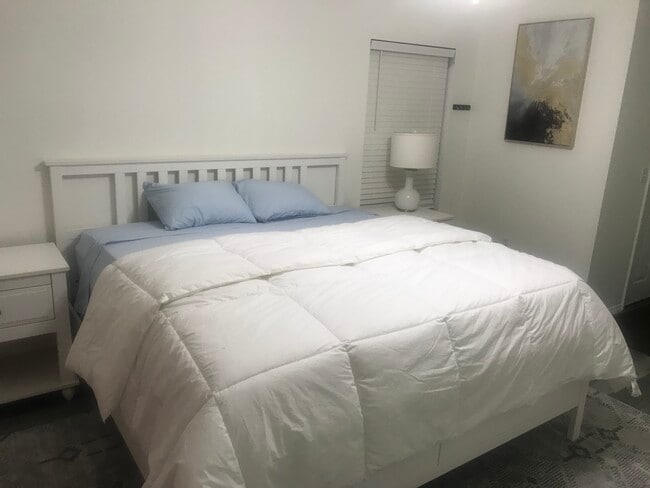 Building Photo - 10942 Pinewood Cove Ln