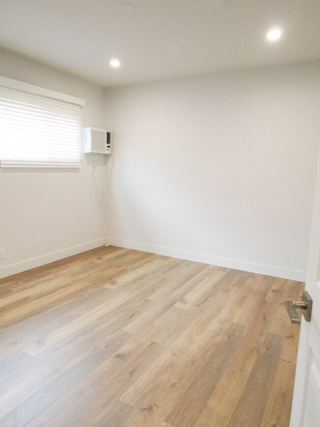Foto del edificio - 1458 S Cloverdale Ave