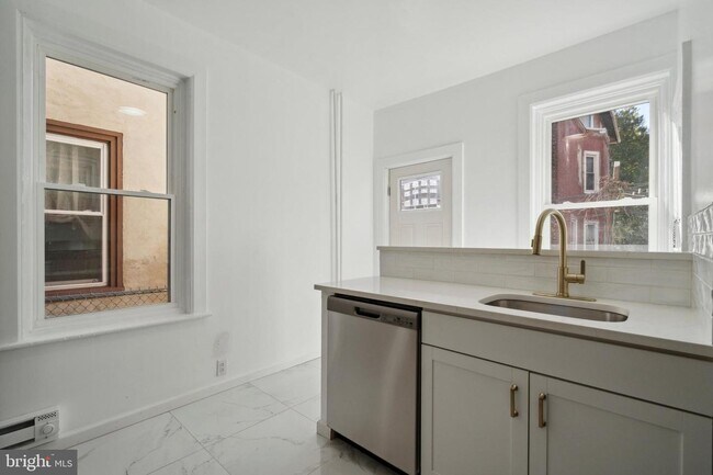 Building Photo - 5108 Delancey St
