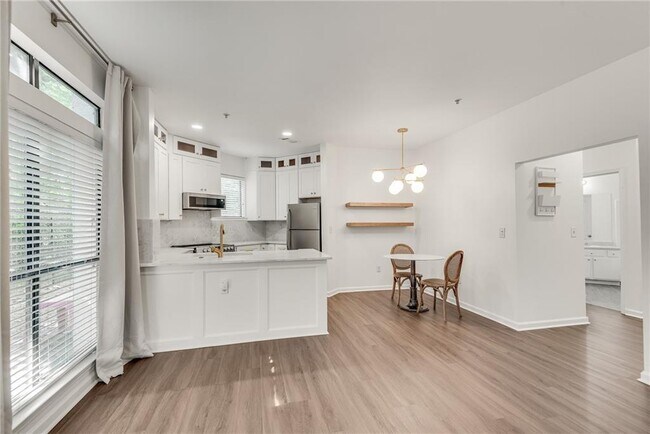 Foto del edificio - 821 Ralph McGill Blvd NE