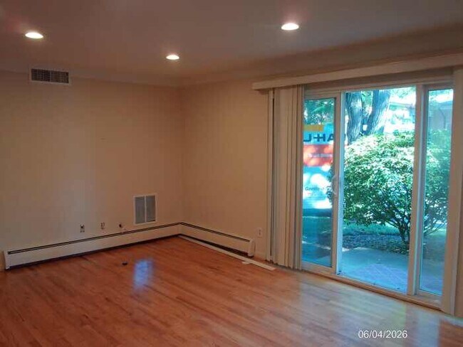 Photo - 1253 Island Dr House