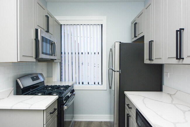 Foto del edificio - 7622 N Eastlake Terrace