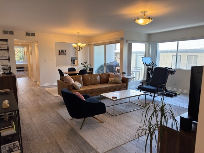 Large Bright Front Remolded 2x2 Unit