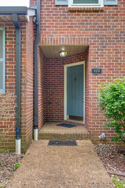 Building Photo - 423 Huntington Ridge Dr