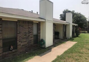 Building Photo - 4718 Brookdale Dr
