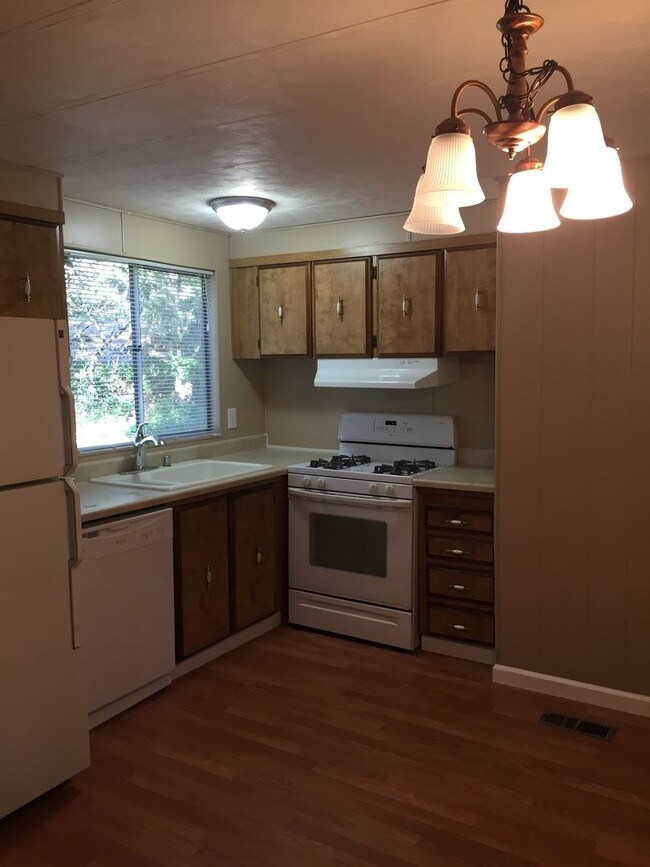 Building Photo - 2 br, 1.5 bath House - 776 College Hill