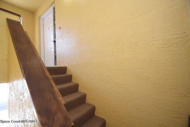 Foto del edificio - 670 Cedar Side Cir NE