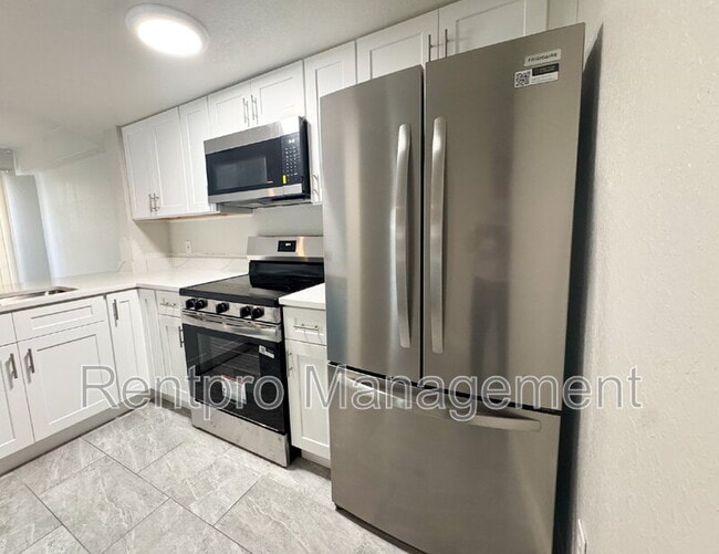 Photo - 850 S Tamiami Trl Apartment