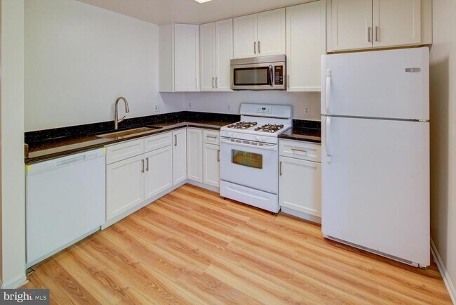 Building Photo - 5 W Richards Ln
