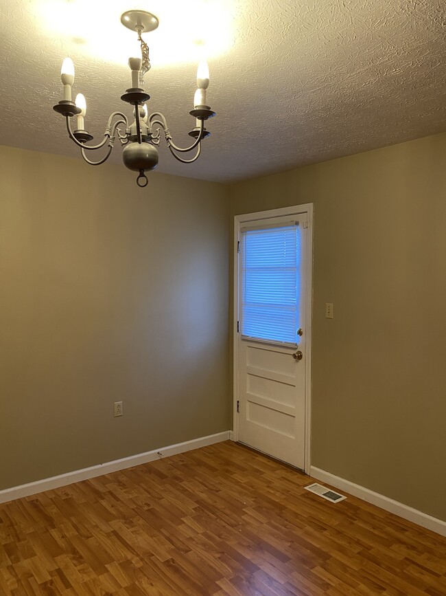 Dining room - 1956 Pumphouse Rd