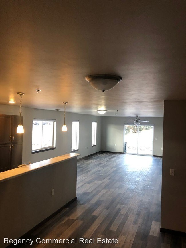 Foto del edificio - 101-114 S Hosta Ave