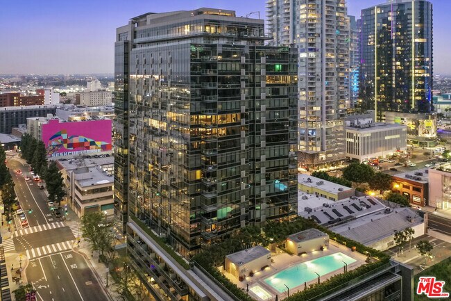 Foto del edificio - 1155 S Grand Ave