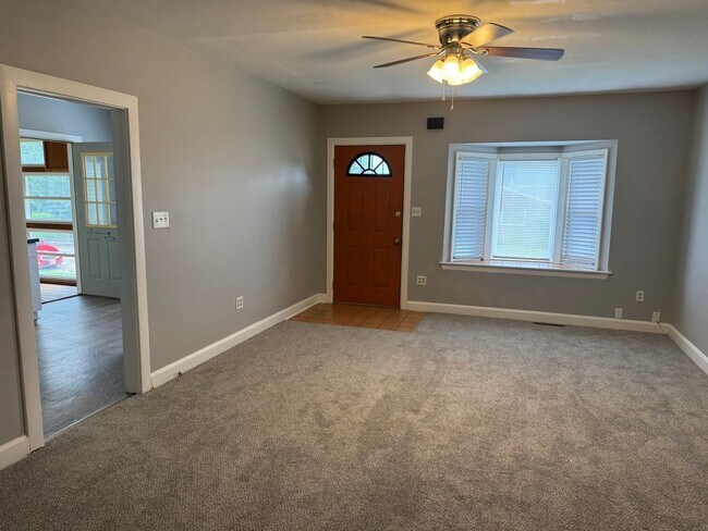 Foto del edificio - GROUND LEVEL 2 BEDROOM DUPLEX