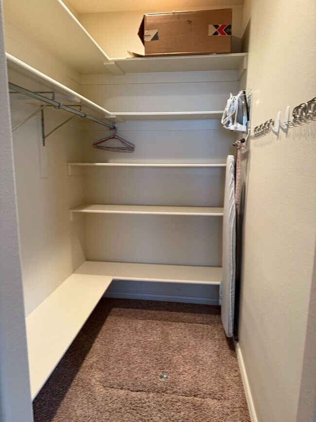 Foto del edificio - Discover the charm of this 2007-built Single Family home nestled in the heart of Vernal, UT.