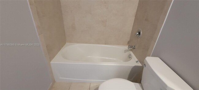 Foto del edificio - 388 NE 208th Terrace