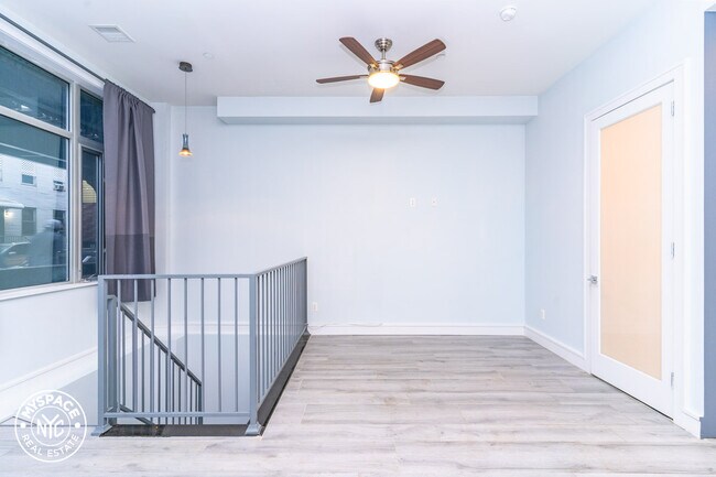 Foto del edificio - 18-23-23 Palmetto St