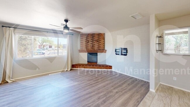 Building Photo - 45 N Melrose Ave