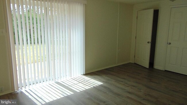 Building Photo - 25 Brucester Bridge Ct