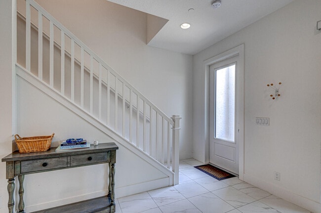 Building Photo - 12520 Gross Pointe Dr