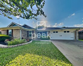 Building Photo - 808 Santa Fe Trail
